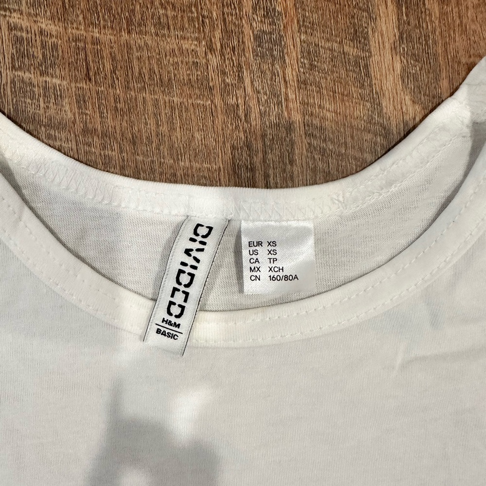 H&M White Basic Crew Neck Tee - Picture 3 of 3